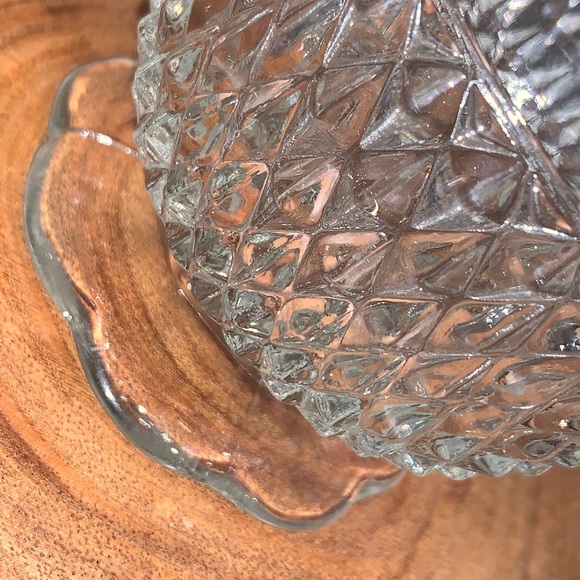 Indiana Glass Sugar Candy Bowl Diamond Cut Pattern with scalloped pedestal base - Picture 4 of 10